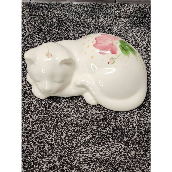 Handpainted White Sleeping Cat with Fliral Design - Picture 1 of 9